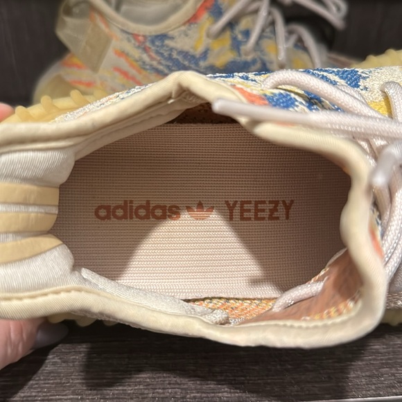 Yeezy sneakers - Picture 7 of 8